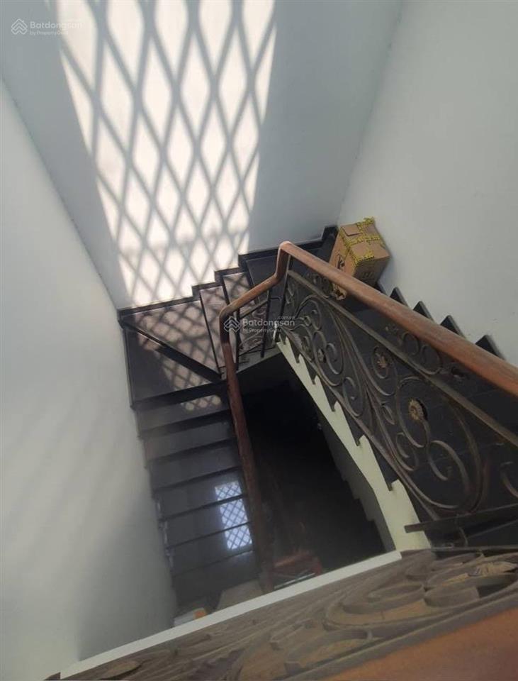 Bán nhà 4x15m. giá 2,2 tỷ. hẻm 1/ đường an bình. gần bệnh viện an bình. nhà đang cho thuê 12 triệu.