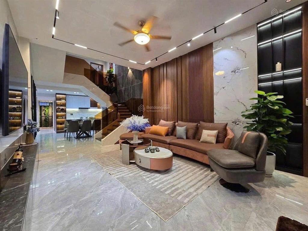 Bán gấp nhà 2 lầu ở khu dân cư conic, 6x20m, giá 950 triệu, gần chợ đầu mối bình điền.sổ hồng riêng