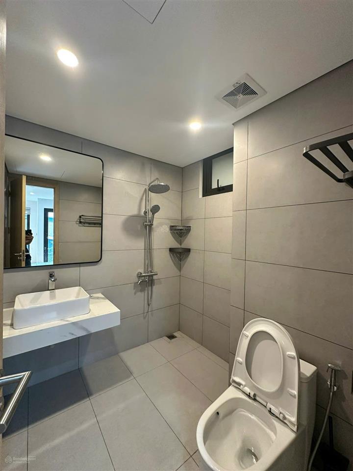 Cho thuê căn hộ gần q1, q3 40m2 tại thích quảng đức, phú nhuận có ban công  cửa sổ thoáng