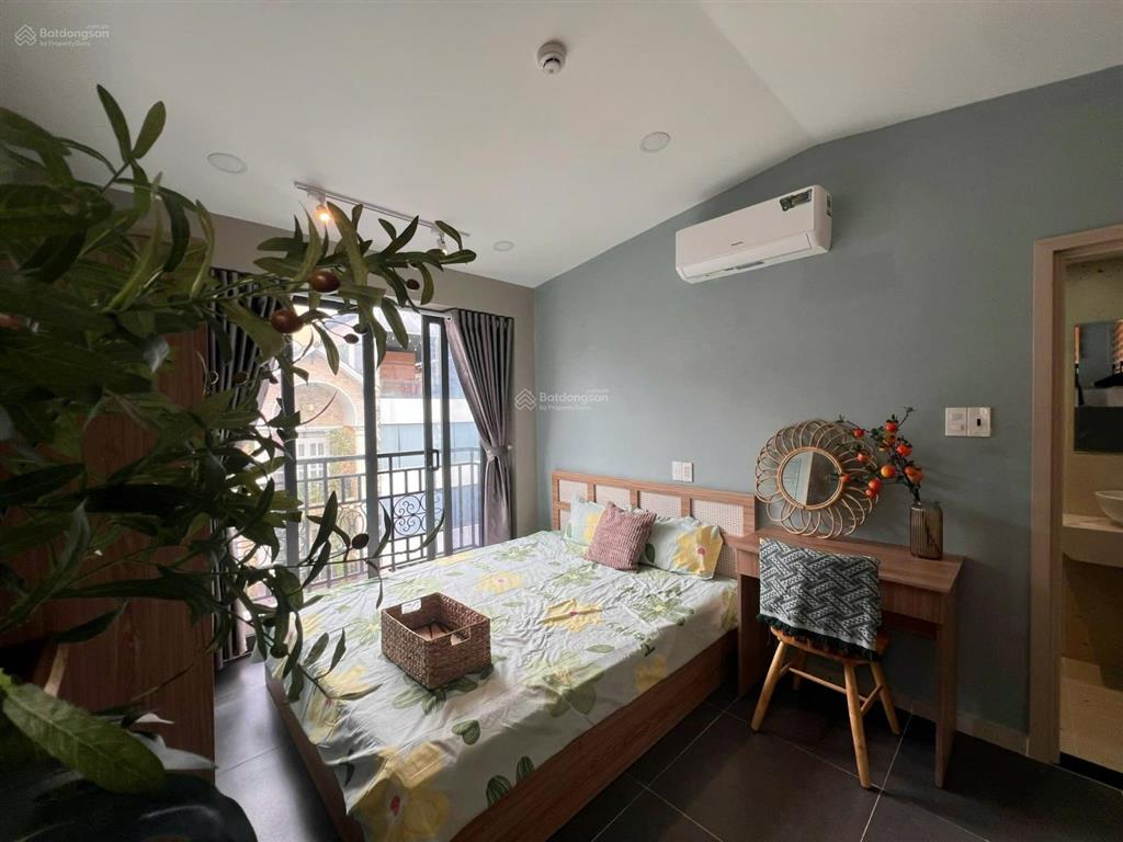 Cho thuê phòng tại khu sầm uất phan xích long 35m2 full nội thất có ban công, thang máy  gần quận1