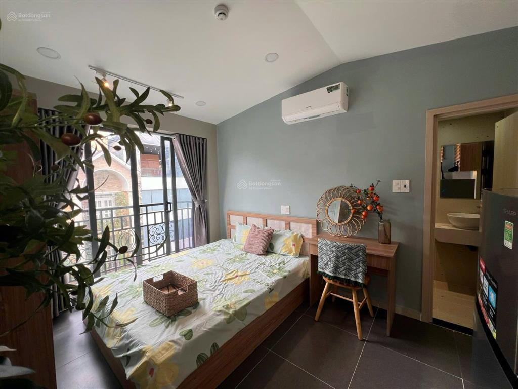 Cho thuê phòng tại khu sầm uất phan xích long 35m2 full nội thất có ban công, thang máy  gần quận1