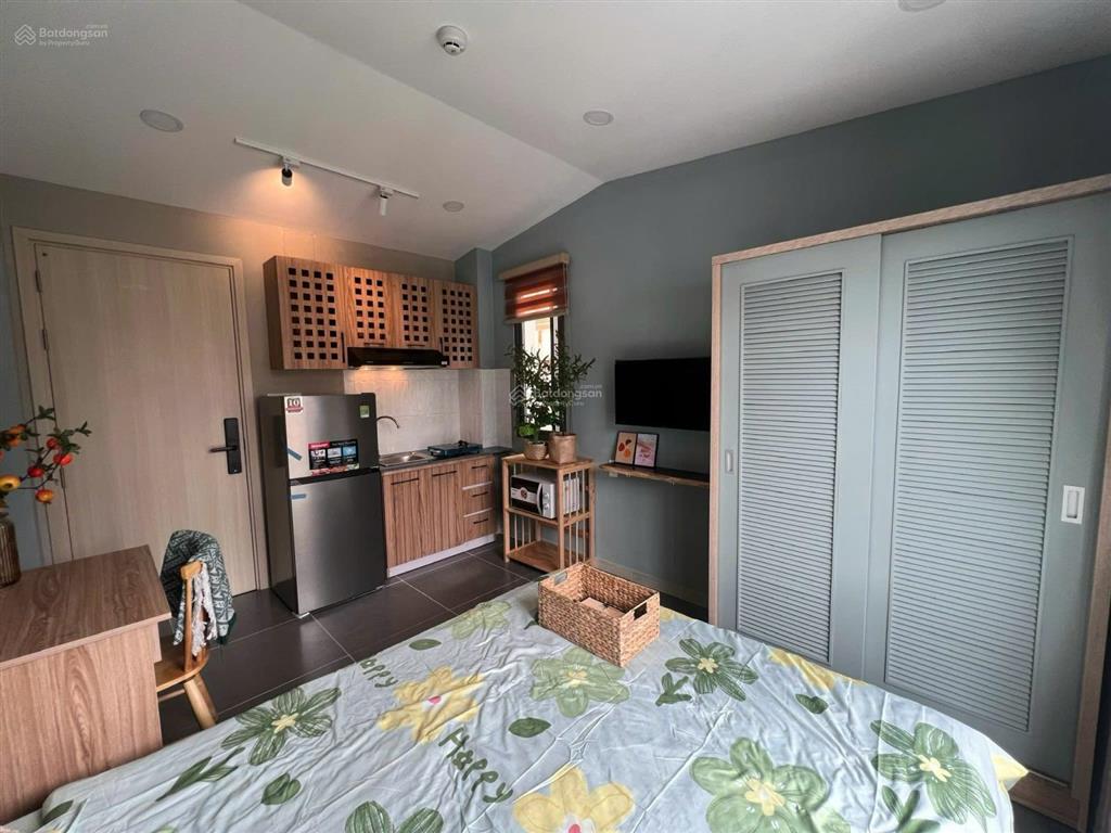 Cho thuê phòng tại khu sầm uất phan xích long 35m2 full nội thất có ban công, thang máy  gần quận1