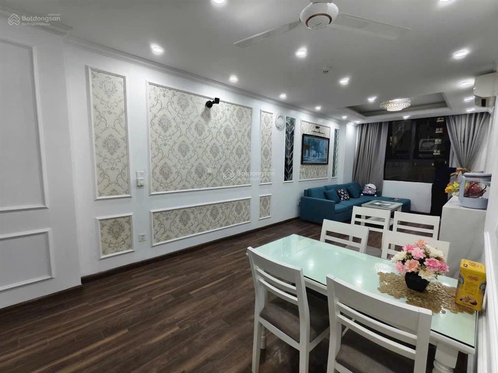 Tôi cần bán căn chung cư kđt sài đồng  căn góc  full nội thất  70m2, 2 ngủ, 2 ban công. giá tl