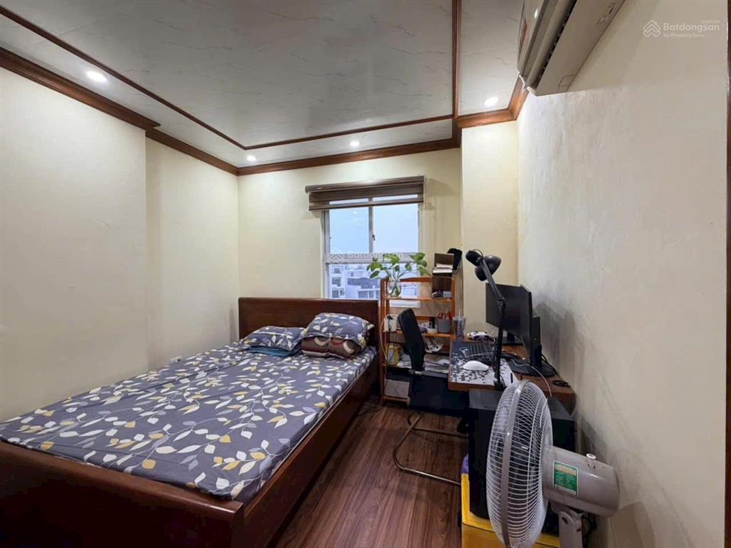 Bán căn chung cư sài đồng  bc đông nam. 70m2, 2 ngủ, 1vs có thể sua thành 2 vs. giá 4.2 tỷ có tl