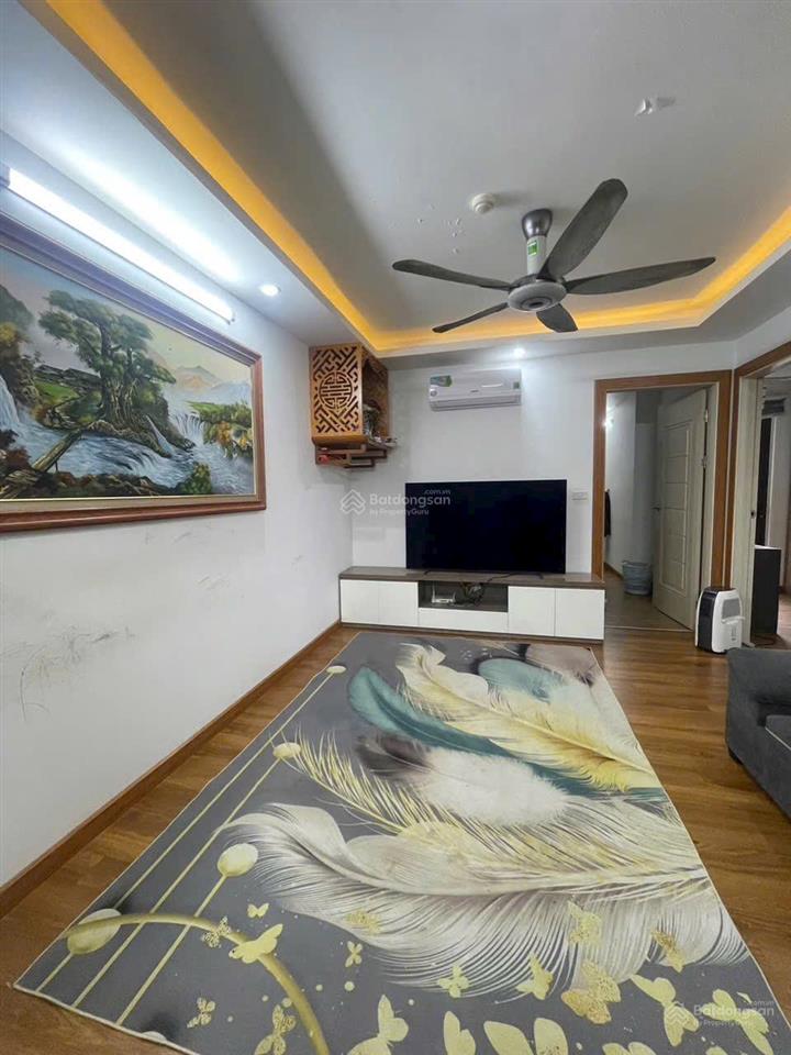 Cần bán căn chung cư lô góc  bc đông nam. dt 70m2, 2 ngủ, 1vs (có thể sửa thành 2vs), 2 ban công