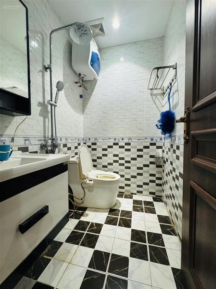 Cần bán căn chung cư lô góc  bc đông nam. dt 70m2, 2 ngủ, 1vs (có thể sửa thành 2vs), 2 ban công