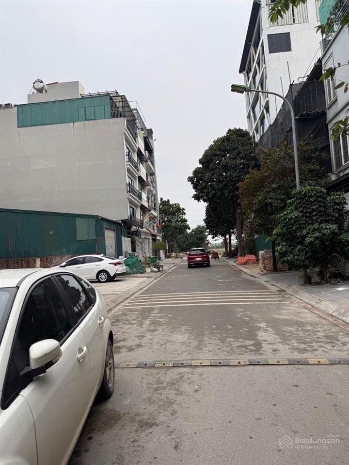 Bán nhà mặt phố nông vụ  vỉa hè 2 bên kinh doanh đỉnh. dt85m2,5 tầng,mt5m. giá tl