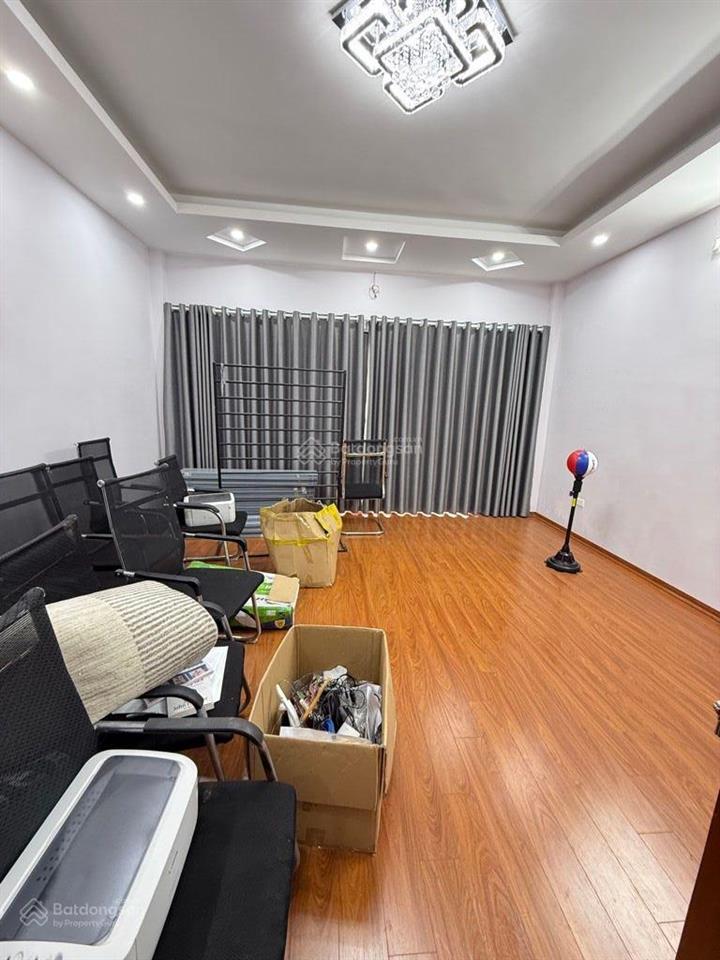 Bán nhà mặt phố nông vụ  vỉa hè 2 bên kinh doanh đỉnh. dt85m2,5 tầng,mt5m. giá tl