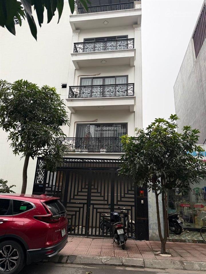 Bán nhà mặt phố nông vụ  vỉa hè 2 bên kinh doanh đỉnh. dt85m2,5 tầng,mt5m. giá tl