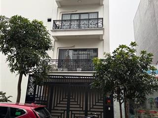 Bán nhà mặt phố nông vụ  vỉa hè 2 bên kinh doanh đỉnh. dt85m2,5 tầng,mt5m. giá tl