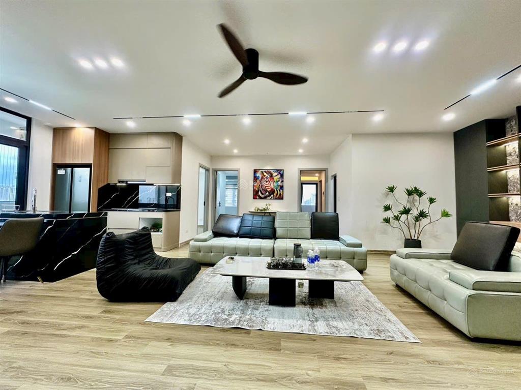 Bán nhà phố trạm  gara 2 oto 8 tầng thang máy nhập full nội thất. dt55m2, 8 tầng,mt4m. giátl