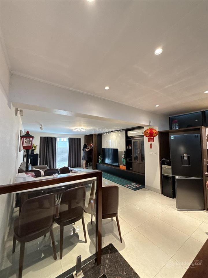 Bán biệt thự khu nguyệt quế  vinhomes long biên lô góc  3 mặt thoáng. dt179m2,4 tầng, thang may