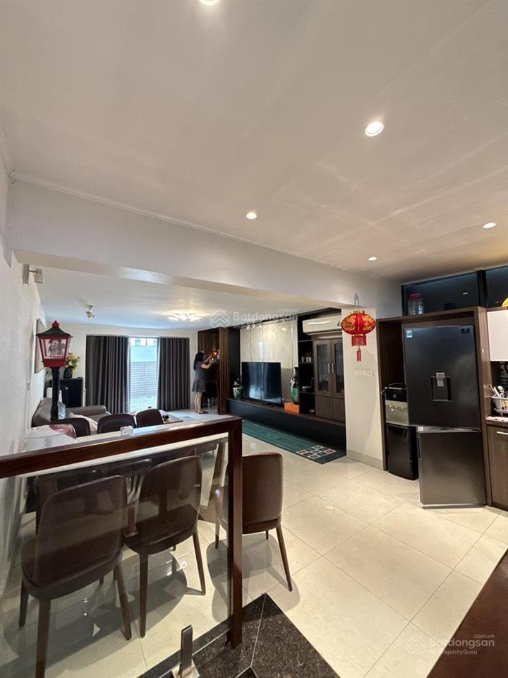 Bán biệt thự khu nguyệt quế  vinhomes long biên lô góc  3 mặt thoáng. dt179m2,4 tầng, thang may