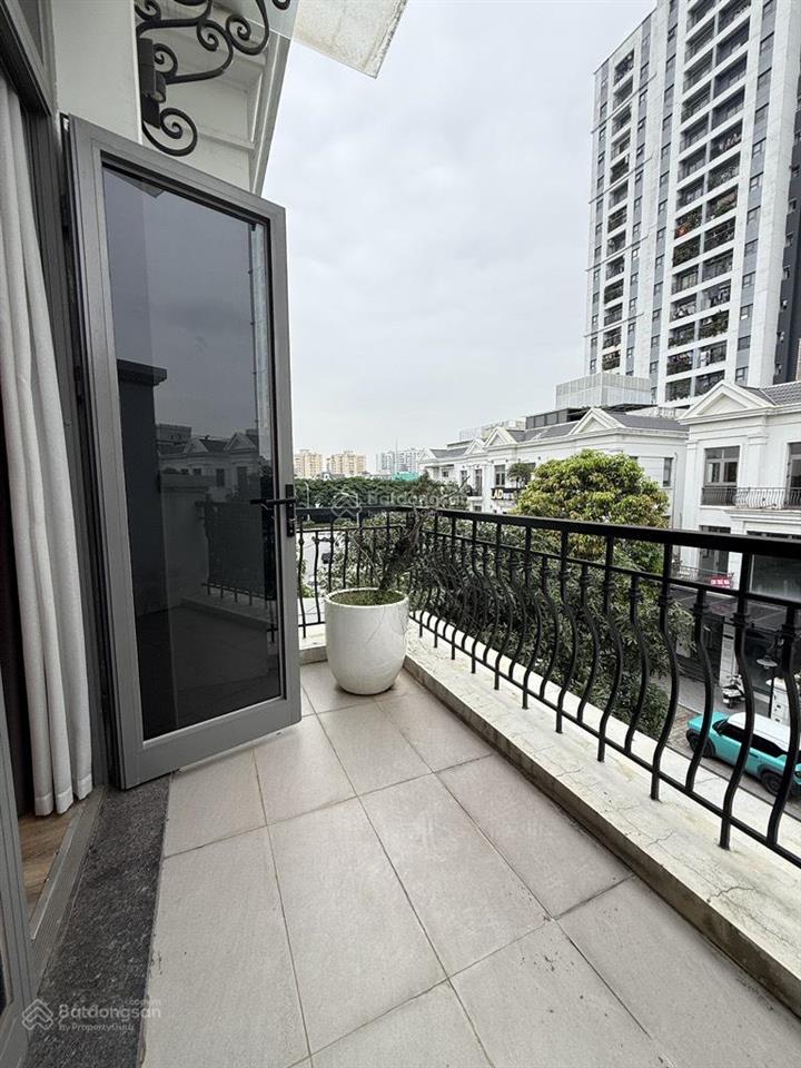 Bán biệt thự khu nguyệt quế  vinhomes long biên lô góc  3 mặt thoáng. dt179m2,4 tầng, thang may