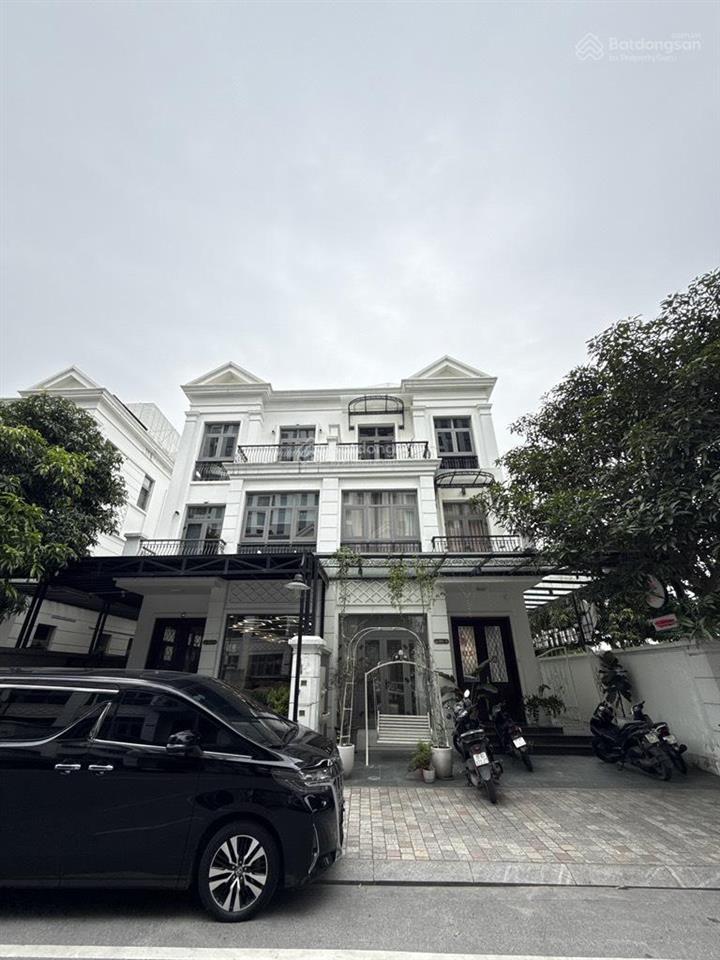 Bán biệt thự khu nguyệt quế  vinhomes long biên lô góc  3 mặt thoáng. dt179m2,4 tầng, thang may