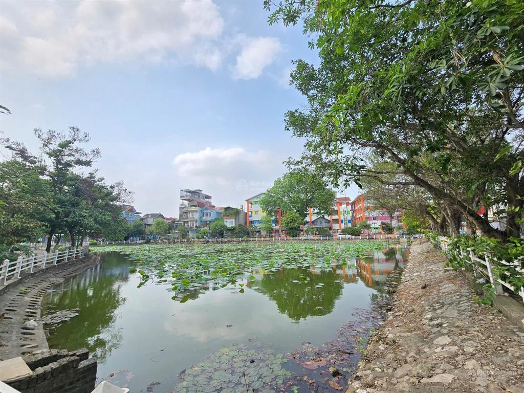 Bán nhà phúc lợi đường 3 xe tải tránh kinh doanh . dt155m2,3 tầng,mt7.6m. giáthương lượng.