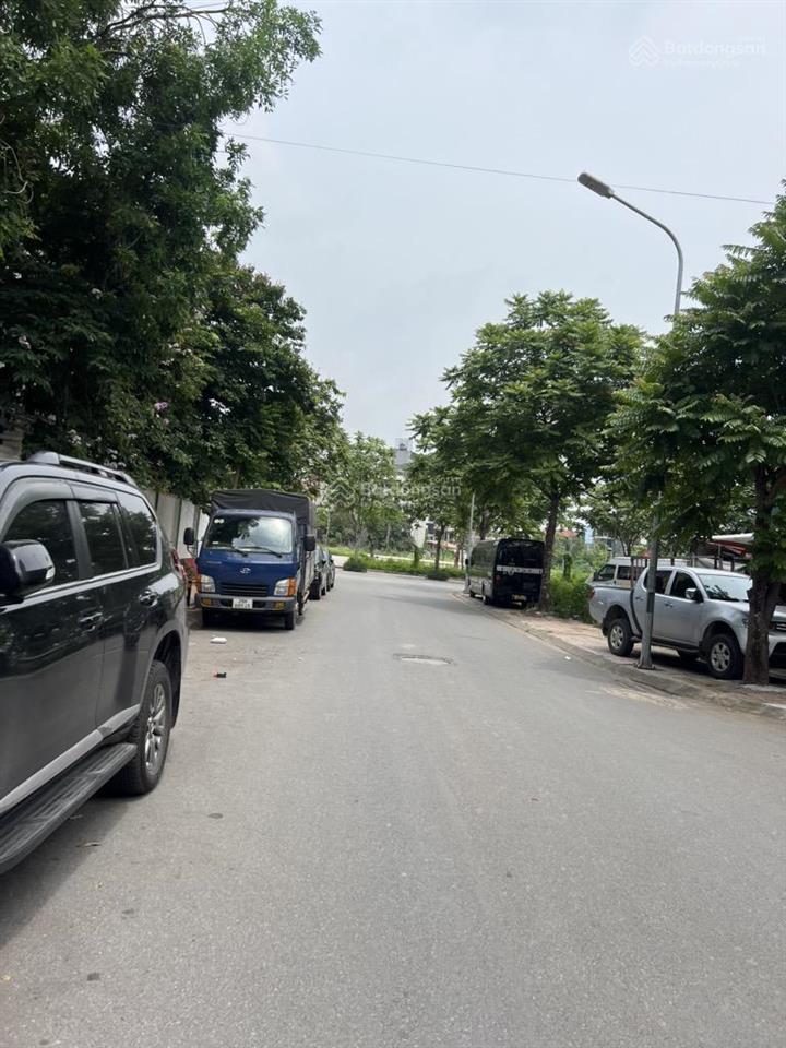 Chính chủ bán nhà phân lô gần công viên thạch bàn  vỉa hè  kinh doanh thang máy. dt78m2,mt5m.