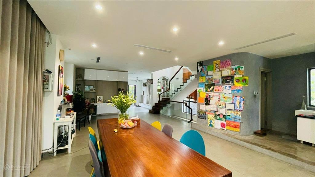 Bán biệt thự vinhomes long biên  view sông  hoa phượng. dt 310m², mặt tiền 16m. giá tl.