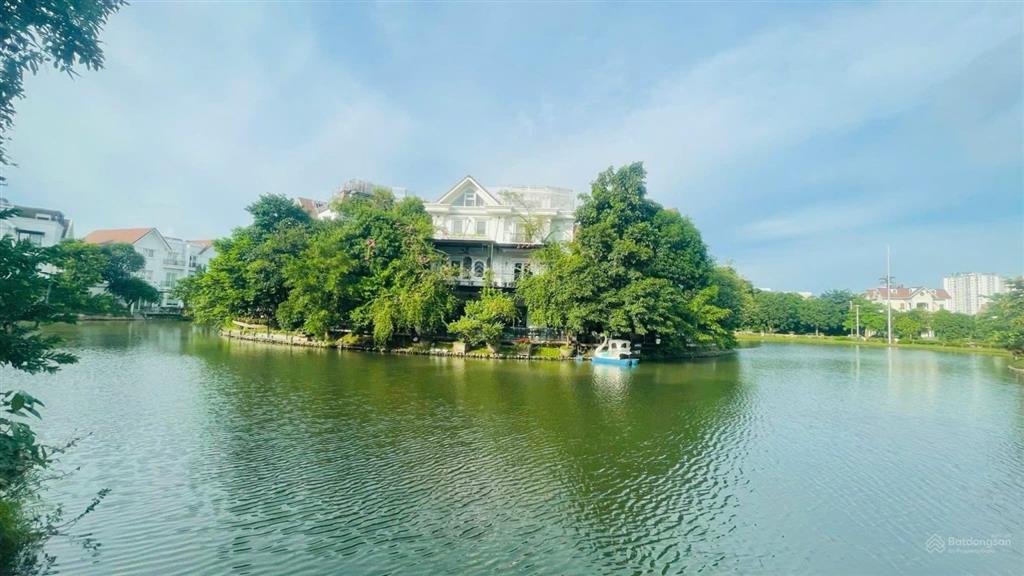 Bán biệt thự vinhomes long biên  view sông  hoa phượng. dt 310m², mặt tiền 16m. giá tl.