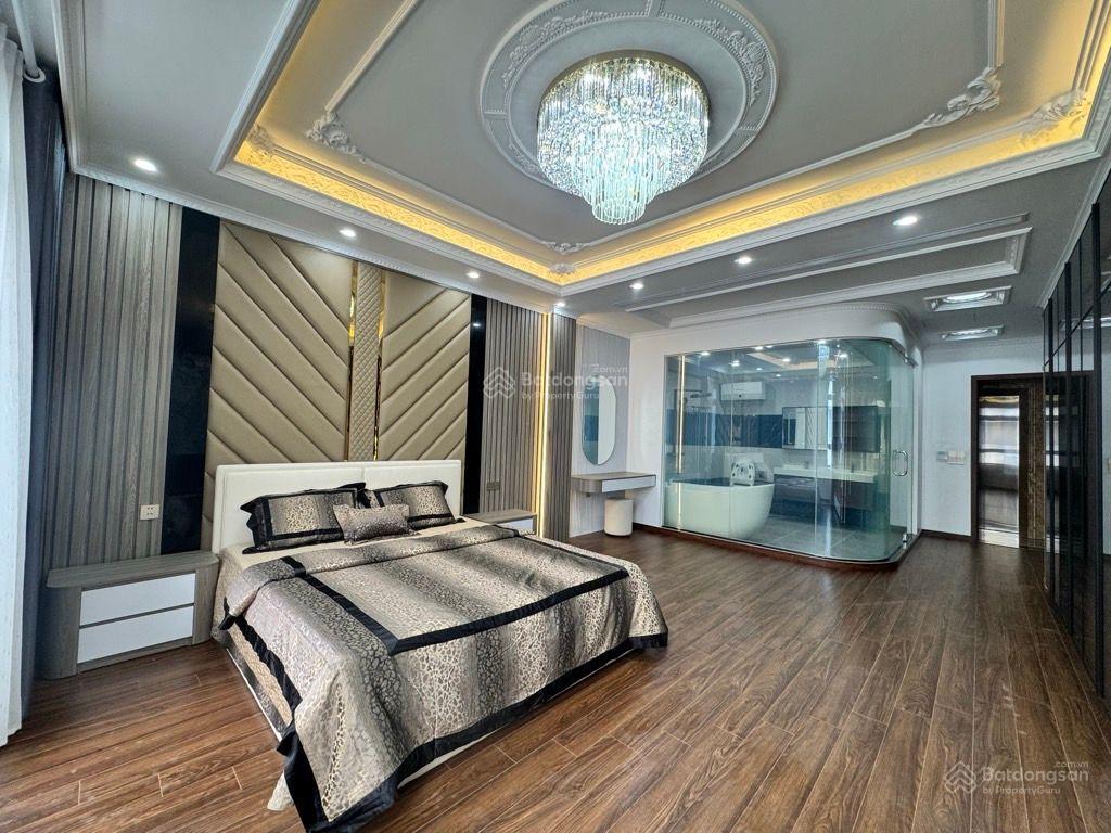 Bán nhà sài đồng  oto tránh gara 2 oto full nội thất. dt68m2, 7 tầng , mt 5m.