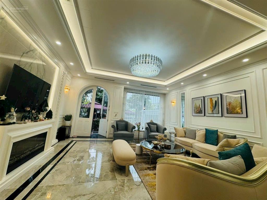 Bán căn biệt thự trong vin homes long biên. bán căn bt hoa lan 235m2,mt9m