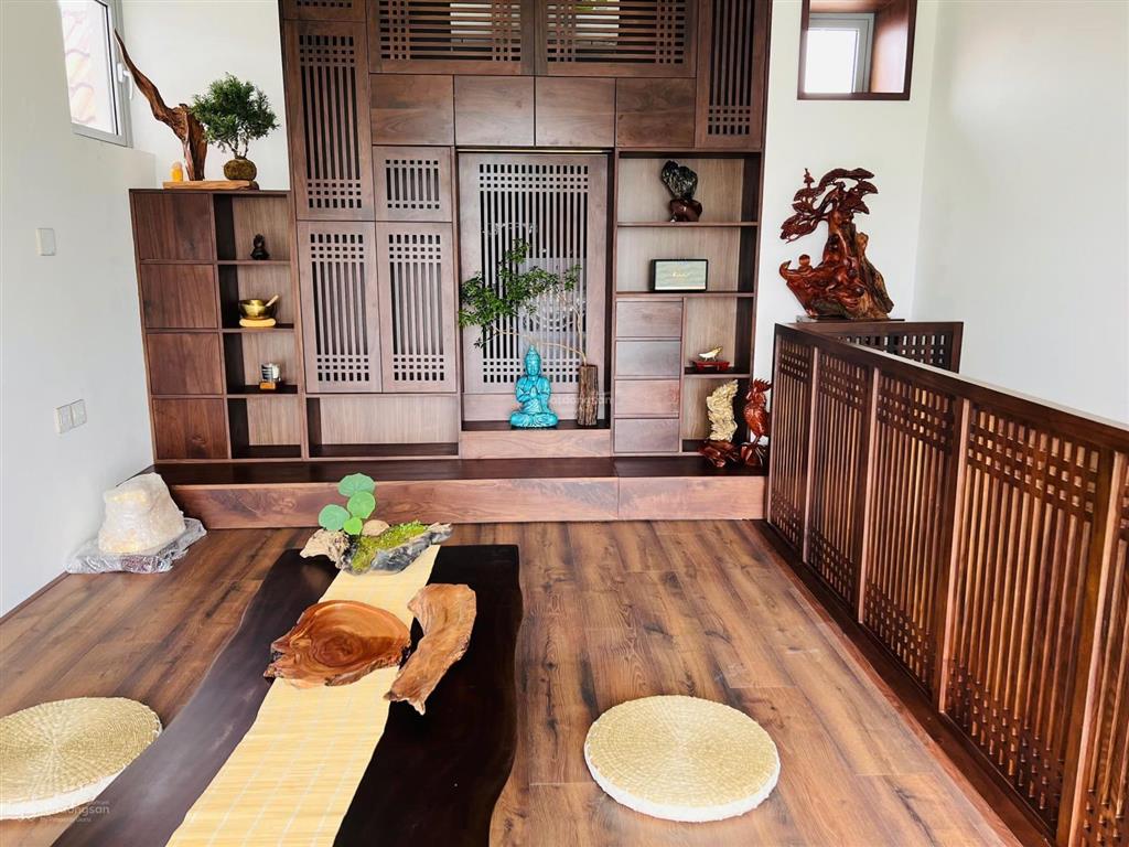 Chủ cần bán gấp căn biệt thự hoa sữa vinhomes long biên. dt280m2, 3.5 tầng. giá tl. full nội thât