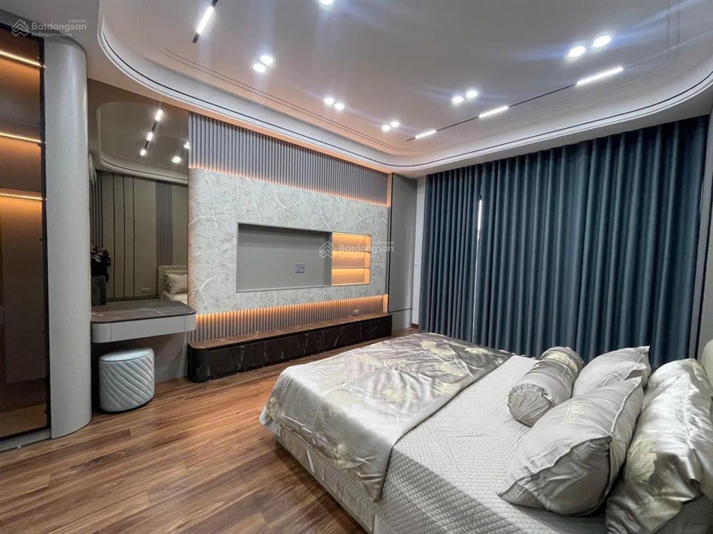 Bán nhà phố sài đồng  đường oto tránh và thông. thang máy  full nội thất. dt55m2, 6 tầng, mt4.5