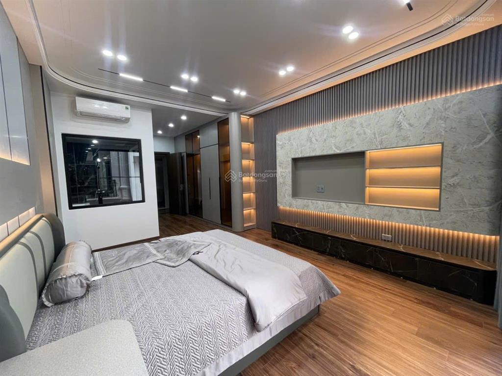 Bán nhà phố sài đồng  đường oto tránh và thông. thang máy  full nội thất. dt55m2, 6 tầng, mt4.5