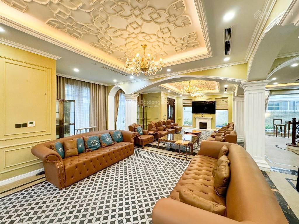 Bán gấp và rất gấp căn biệt thự vinhomes long biên  phân khu hướng dương dt220m2,mt9m. giá tl