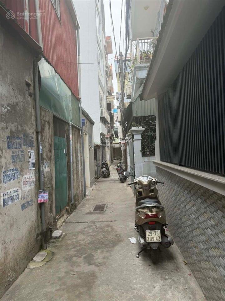 Bán nhà mặt phố hoa lâm  kinh doanh vỉa hè  hai mặt tiền ( chia 2 lô được). 100m2, mt4m.