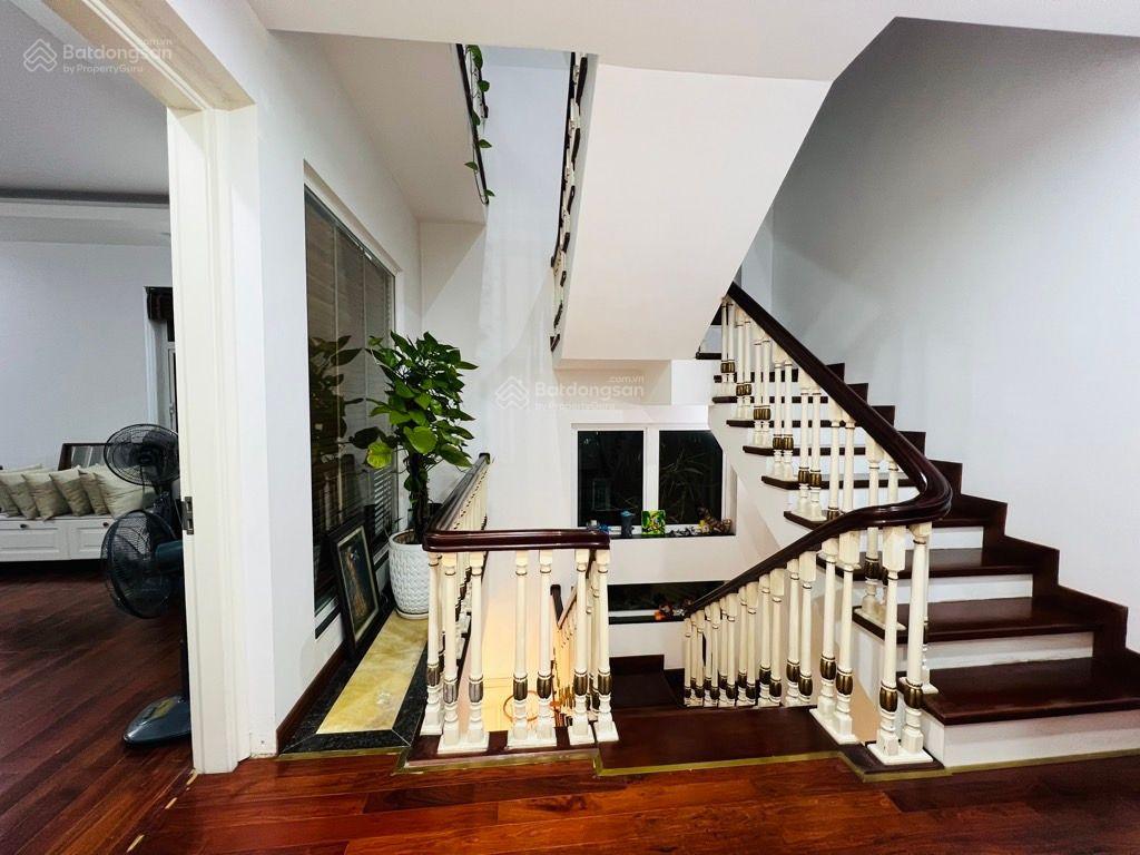 Bán biệt thự kđt mới sài đồng  vỉa hè  kinh doanh  thang máy  dt180m2, mt12.5m, 4 tầng .