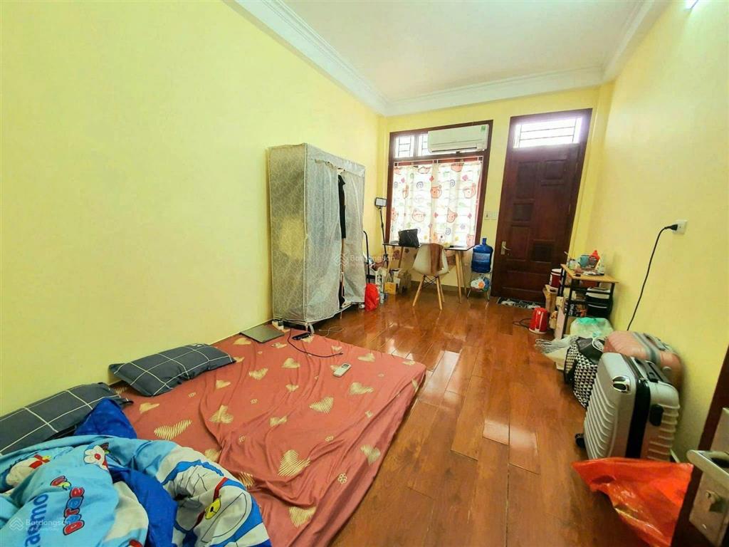 Chính chủ bán nhà phố tôn đức thắng  ngõ oto cách 10m gần hồ. dt28m2,3 tầng,mt3.3m. giá tl