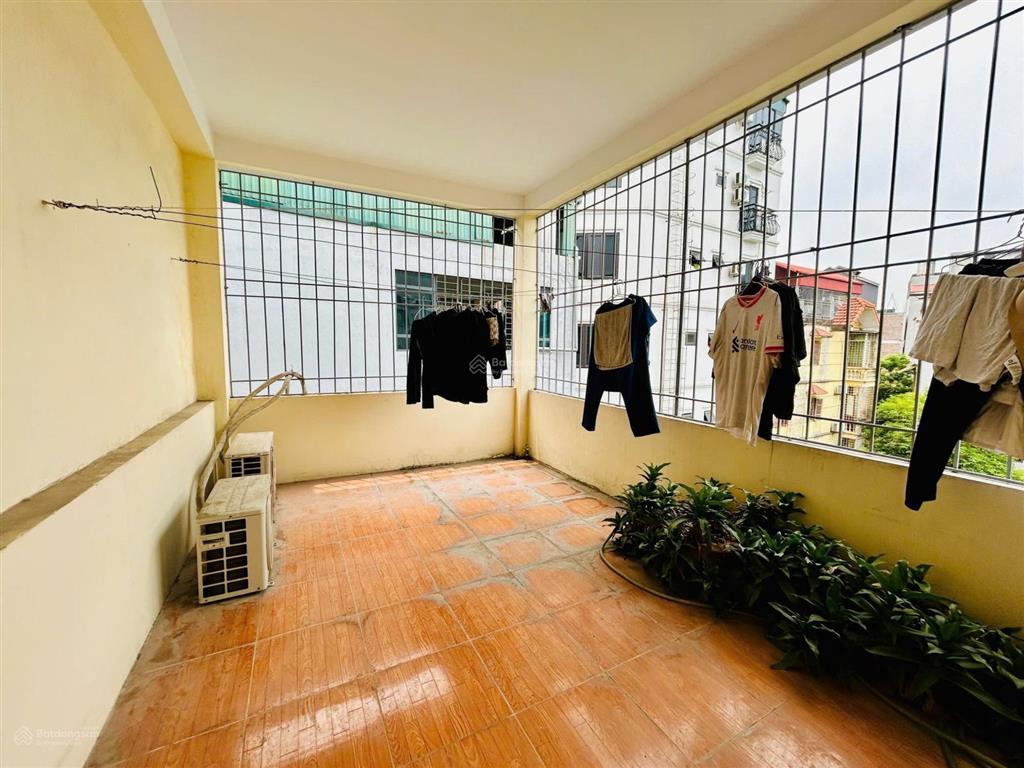 Chính chủ bán nhà phố tôn đức thắng  ngõ oto cách 10m gần hồ. dt28m2,3 tầng,mt3.3m. giá tl