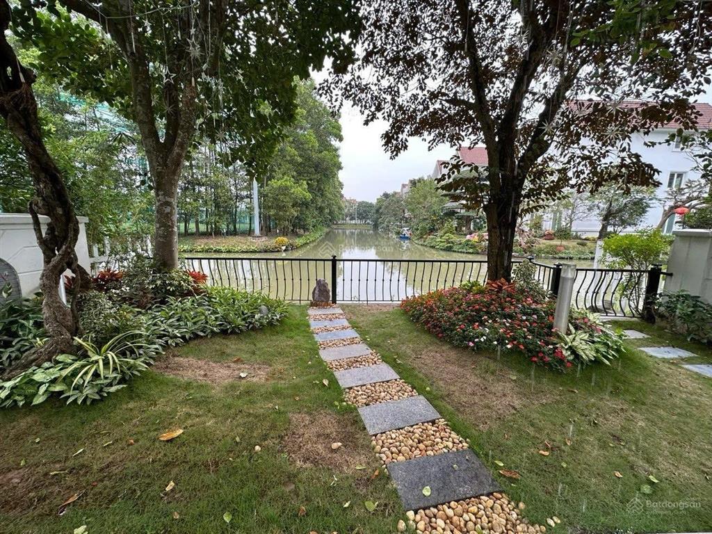 Chính chủ nhờ bán biệt thự vinhos long biên khu hoa phượng view sông full nội thất. dt245m2.