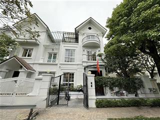 Bán biệt thự khu tuy lip vinhomes long biên view hồ hamony full nội thất  thang máy. dt125m2