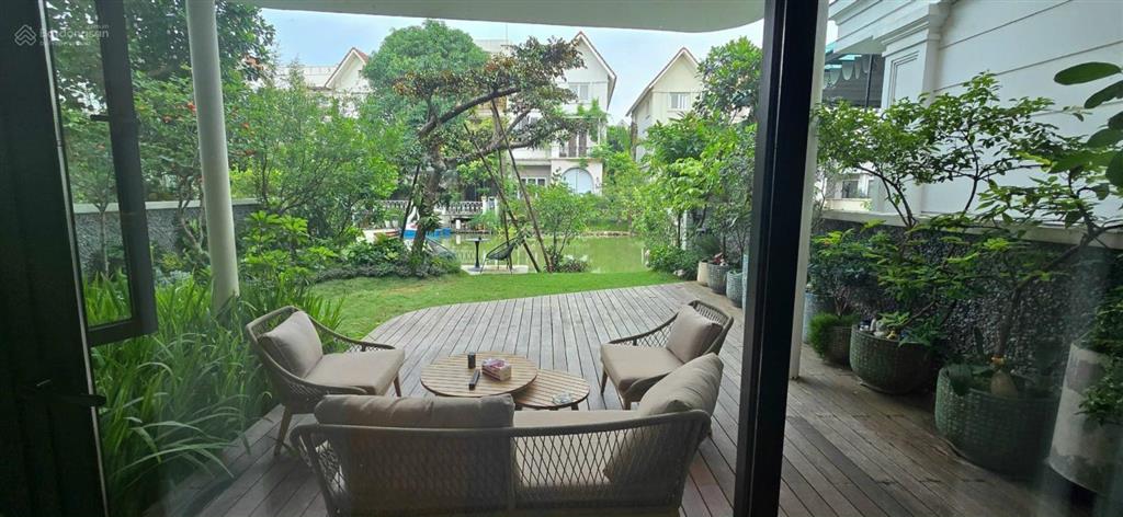 Bán biệt thư vinhomes long biên view sông  full nội thất thang máy. dt280m2. giá chào130 tỷ tl