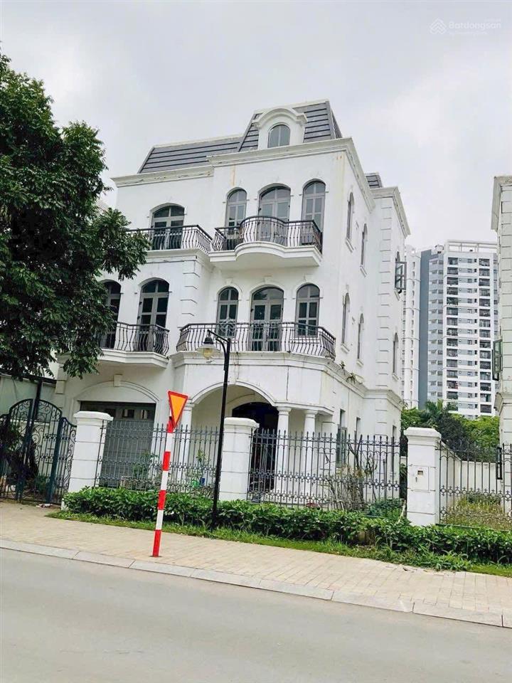 Bán biệt thự khu phong lan đơn lập  biệt thự thô, giá bao tốt. dt350m2