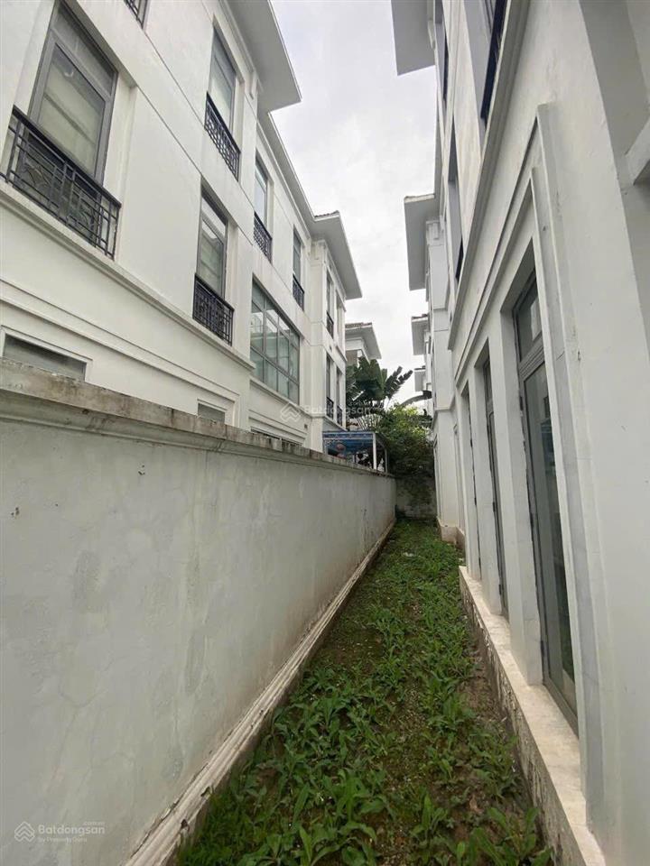 Bán biệt thự khu phong lan đơn lập  biệt thự thô, giá bao tốt. dt350m2