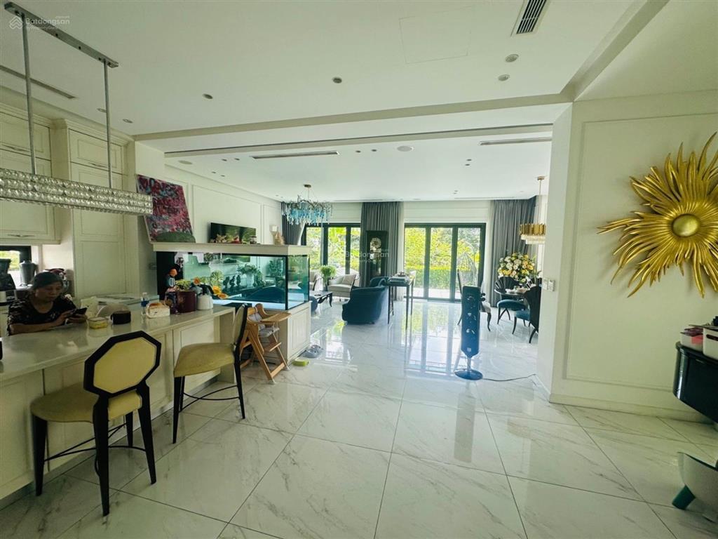 Bán biệt thự khu hoa lan  mt15m  view sông đẹp  full nội thất.390m2, 3 tầng nổi và 1 tầng hầm