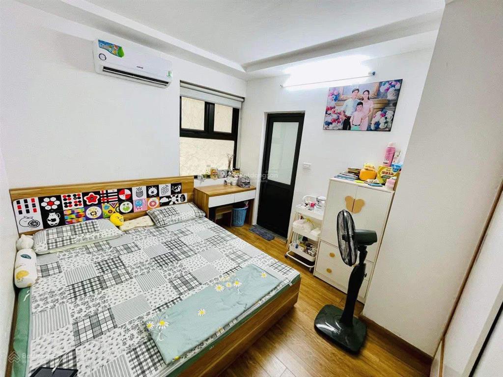 Bán căn chung cư 50m2, 2 phòng ngủ, 2 vs toà ruby ct3 full nội thất. giá tốt 2.75 tỷ