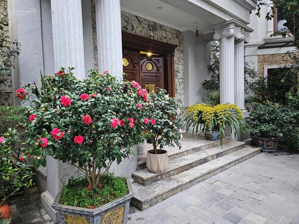Bán biệt thự khu hoa lan vinhomes riverside long biên  340m², thang máy. giá tốt.
