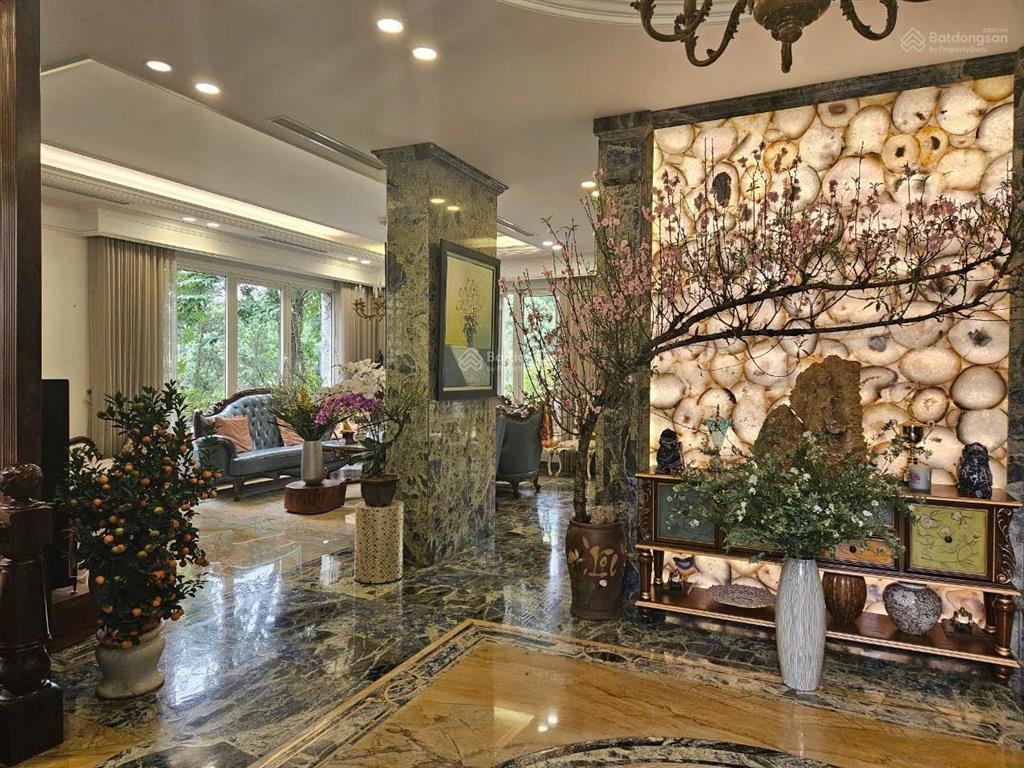 Bán biệt thự khu hoa lan vinhomes riverside long biên  340m², thang máy. giá tốt.