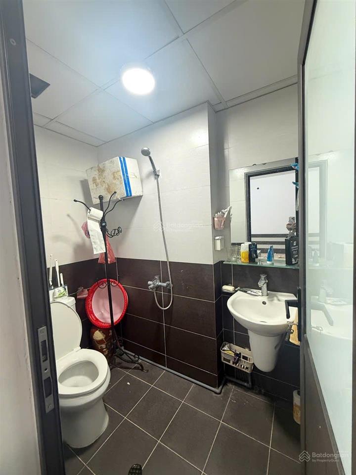 Chính chủ tôi cần bán căn chung cư ruby ct3  tầng 15  full nội thất  view mặt phố phúc lợi. 58m2
