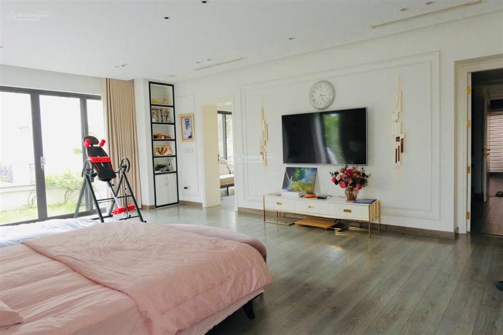 Bán biệt thự đơn lập khu hoa lan  căn góc  vinhomes long biên. dt 270m², mt 12m