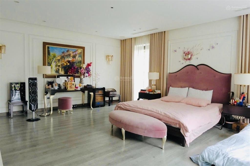 Bán biệt thự đơn lập khu hoa lan  căn góc  vinhomes long biên. dt 270m², mt 12m