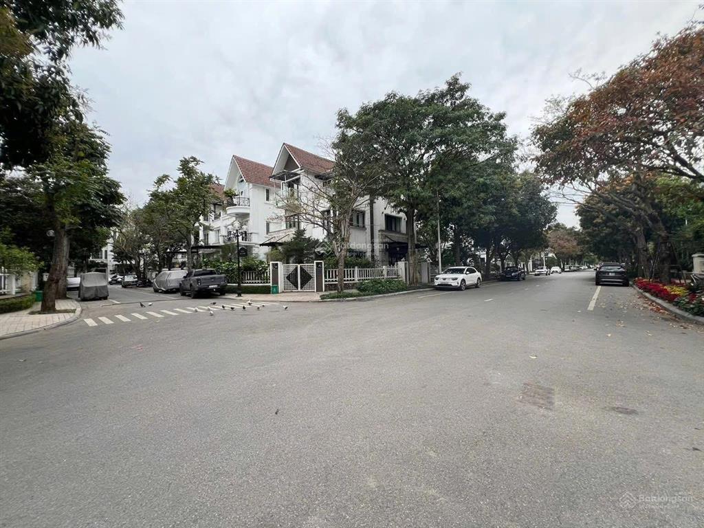 Bán biệt thự đơn lập khu hoa lan  căn góc  vinhomes long biên. dt 270m², mt 12m