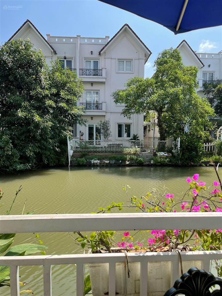 Bán biệt thự đơn lập khu hoa lan  căn góc  vinhomes long biên. dt 270m², mt 12m