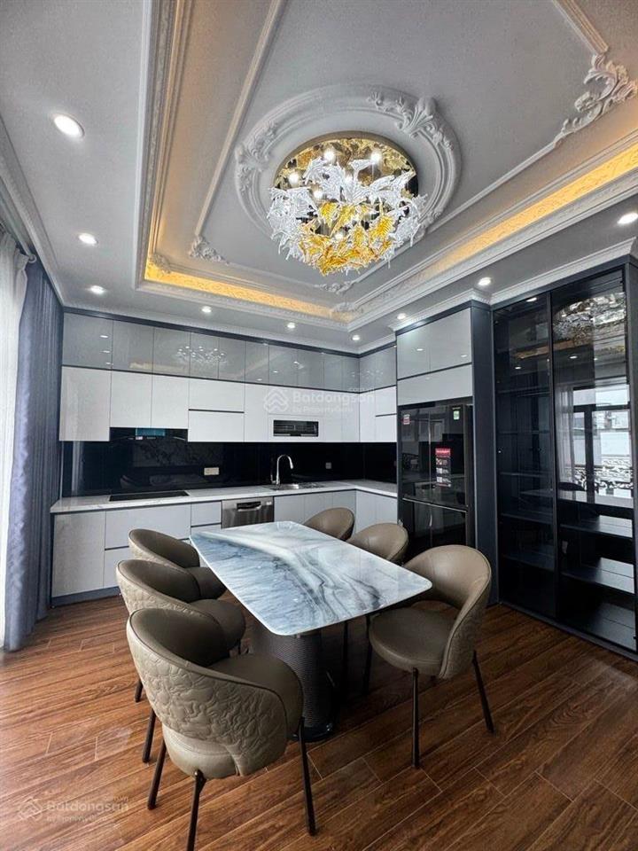 Chủ bán gấp nhà phúc lợi  ngay chợ  gần 8 trường học  thang máy  full nội thất. 42m², 6 tầng
