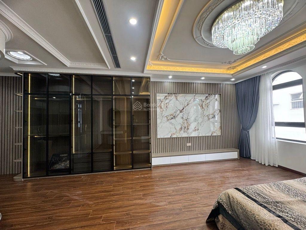 Chủ bán gấp nhà phúc lợi  ngay chợ  gần 8 trường học  thang máy  full nội thất. 42m², 6 tầng