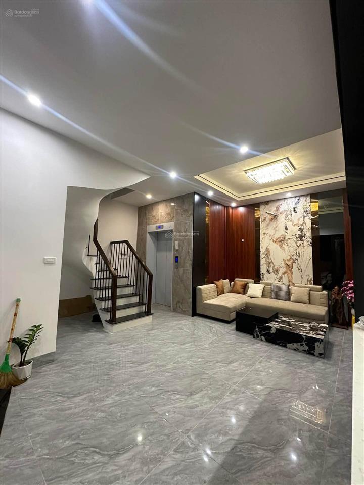 Chủ bán gấp nhà phúc lợi  ngay chợ  gần 8 trường học  thang máy  full nội thất. 42m², 6 tầng